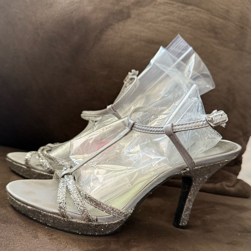 Rampage Foster Silver Metallic Glitter Platform Heels. Sz 7